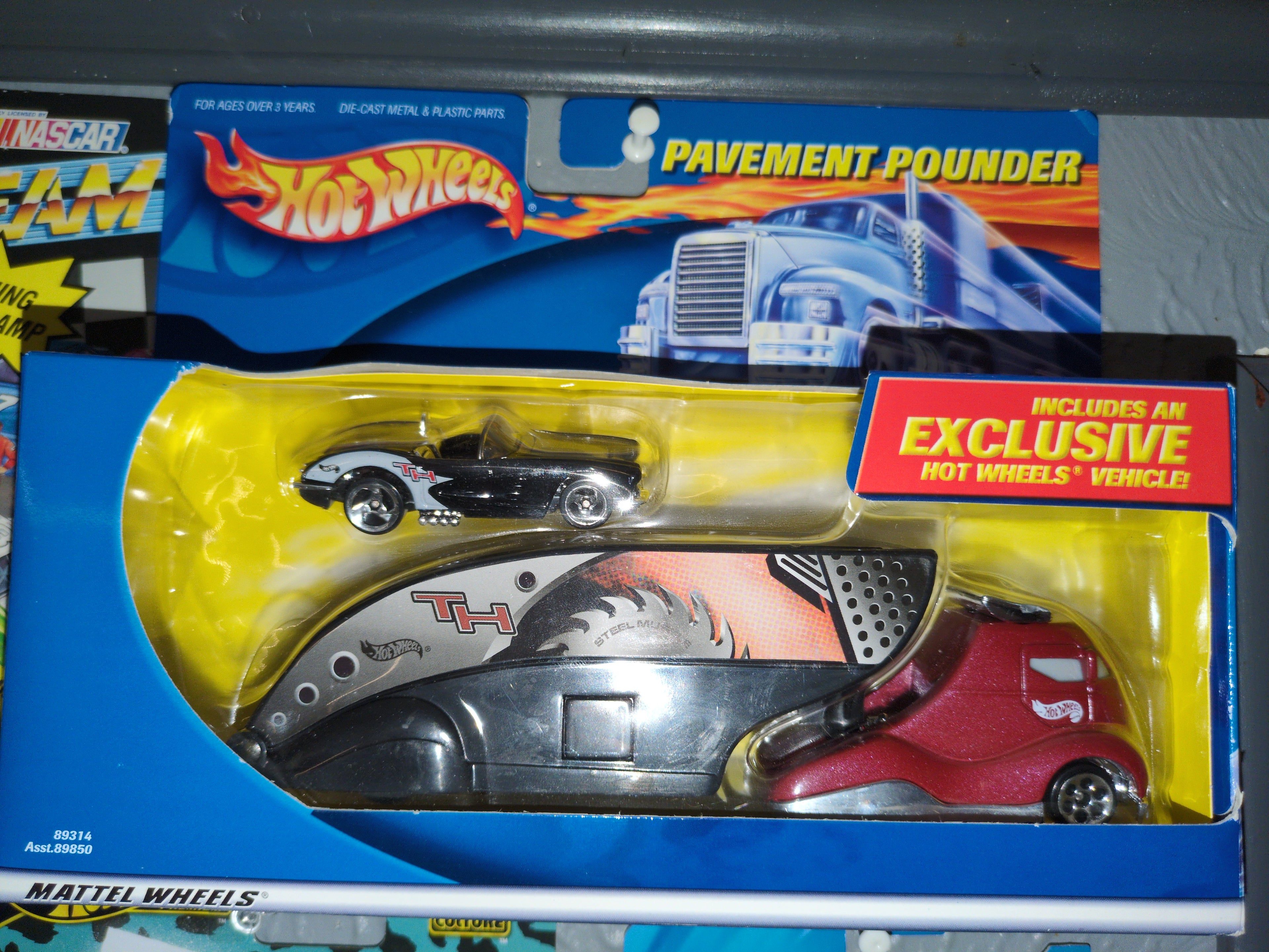 Hot Wheels Pavement Pounder Limited Edition TH 58 Corvette great Condition